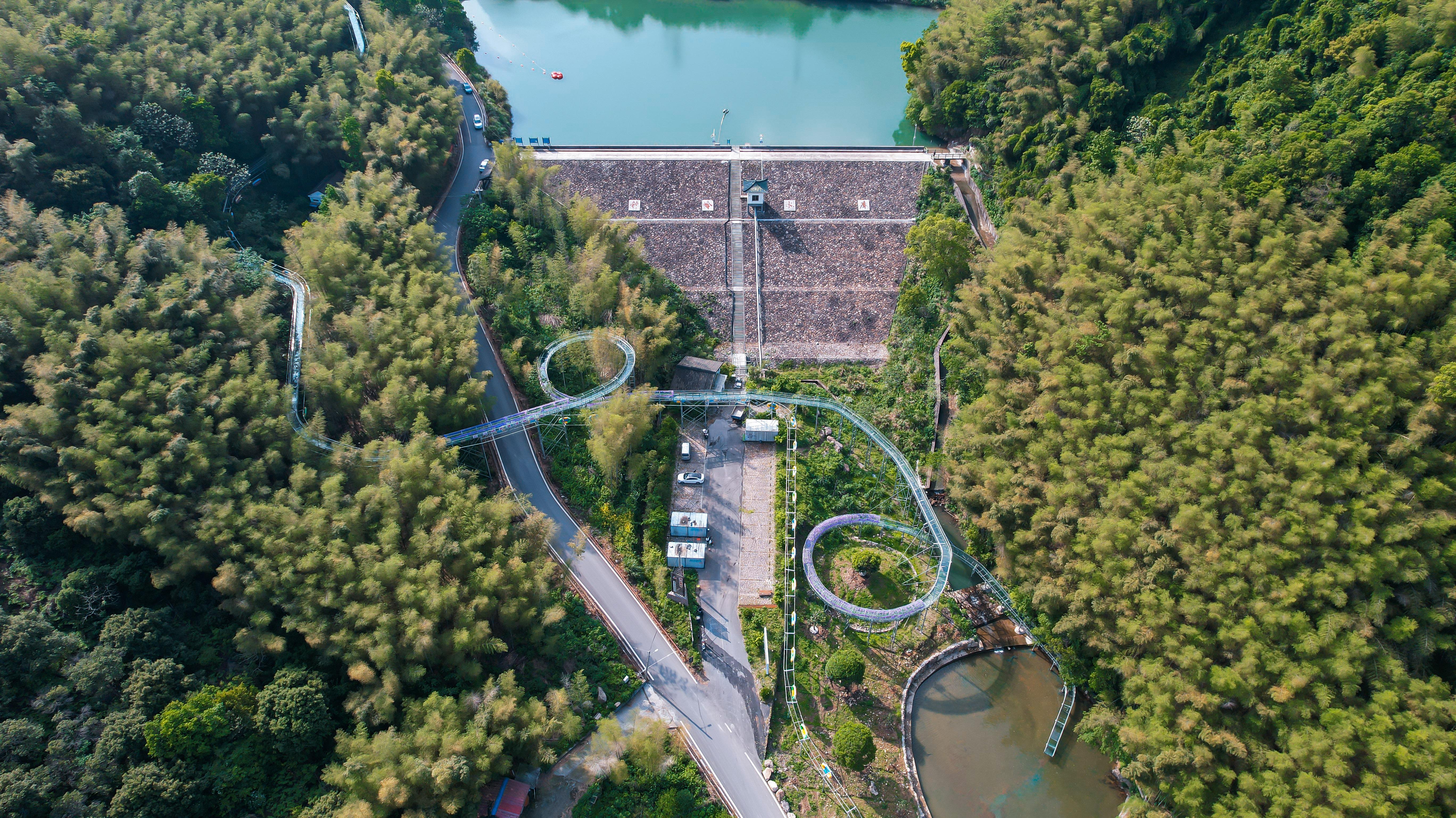 地理位置十分優越,對外交通便利可玩性極強三清園戶外運動公園,窪裡