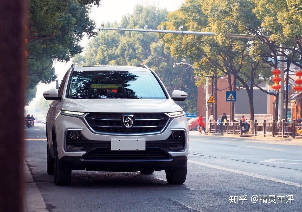 5座/6座/7座尽管在新车定位上,宝骏530是一款紧凑型suv车型