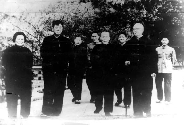 周世钊:曾收留无处可住的毛泽东,同窗5年毛泽东赠他50首诗 - 知乎