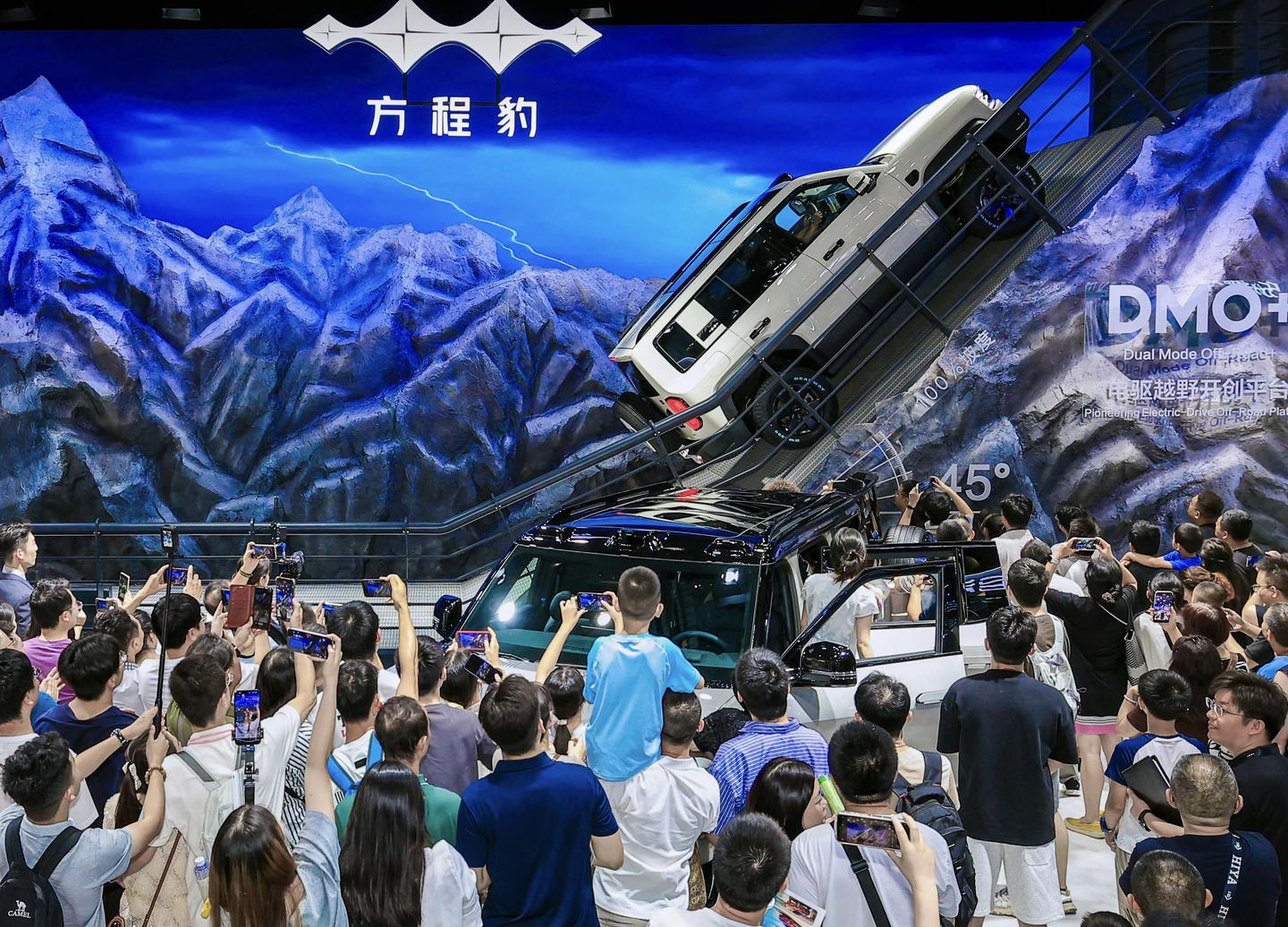 成都车展终于不再被流量裹挟了!王传福双旗舰引火爆围观!