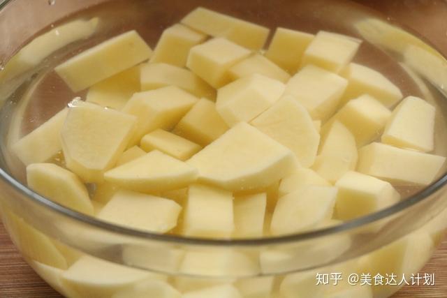 五花肉软软的怎么做 v2-9db916b93dfbae257d2698d4e6323f5a_r.jpg