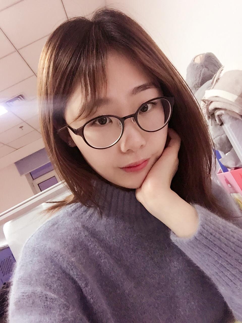 戴眼镜的女孩怎样自拍好看