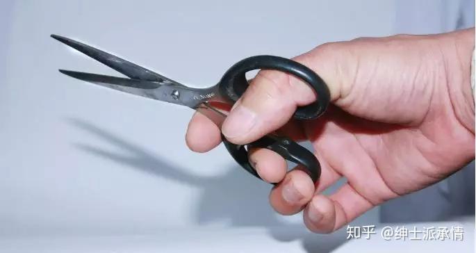 为什么男朋友在明知我生气的情况下不哄我而讲道理