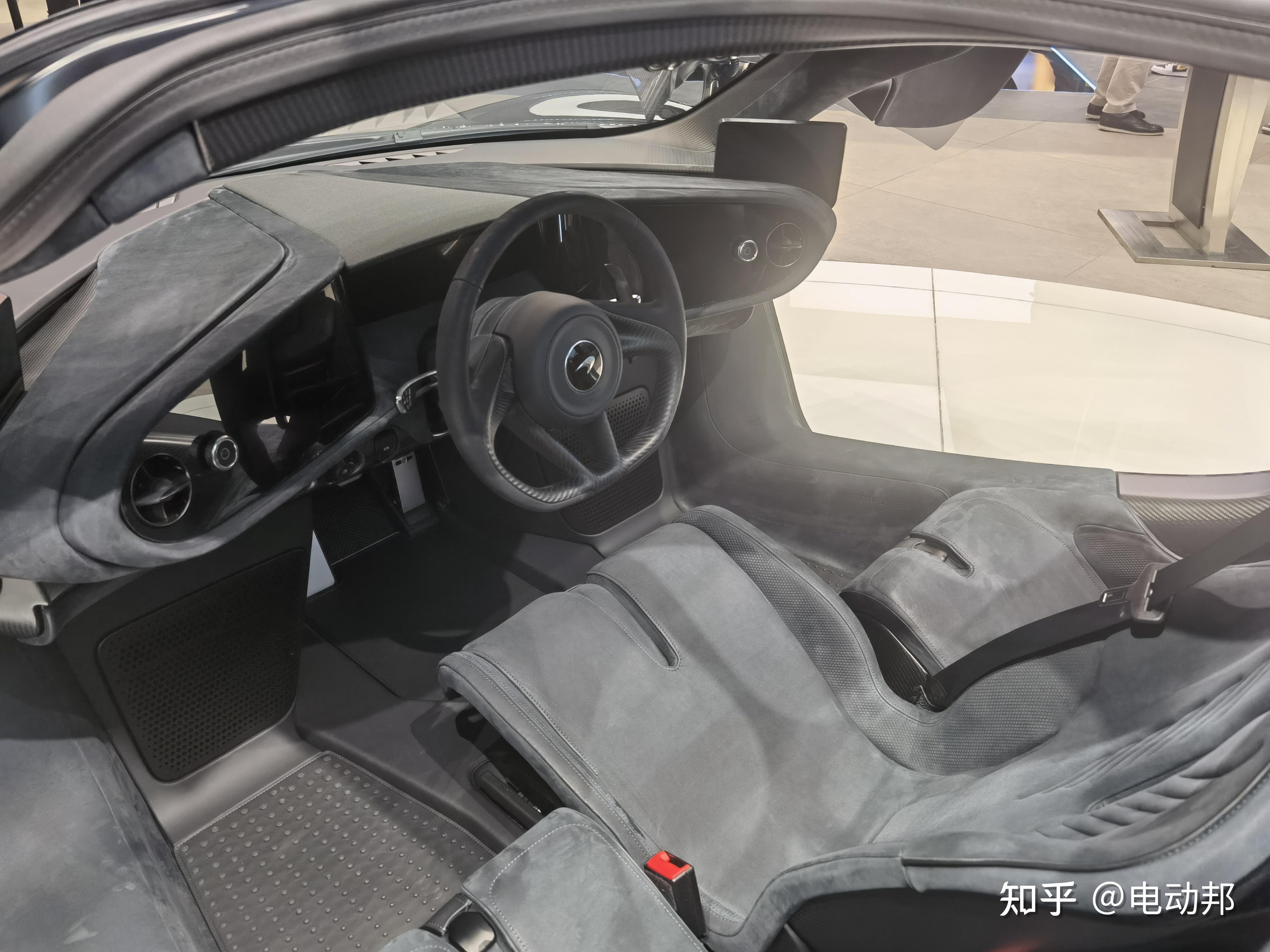 0300kmh加速时间128秒售价超1500万人民币迈凯伦speedtail上海到店