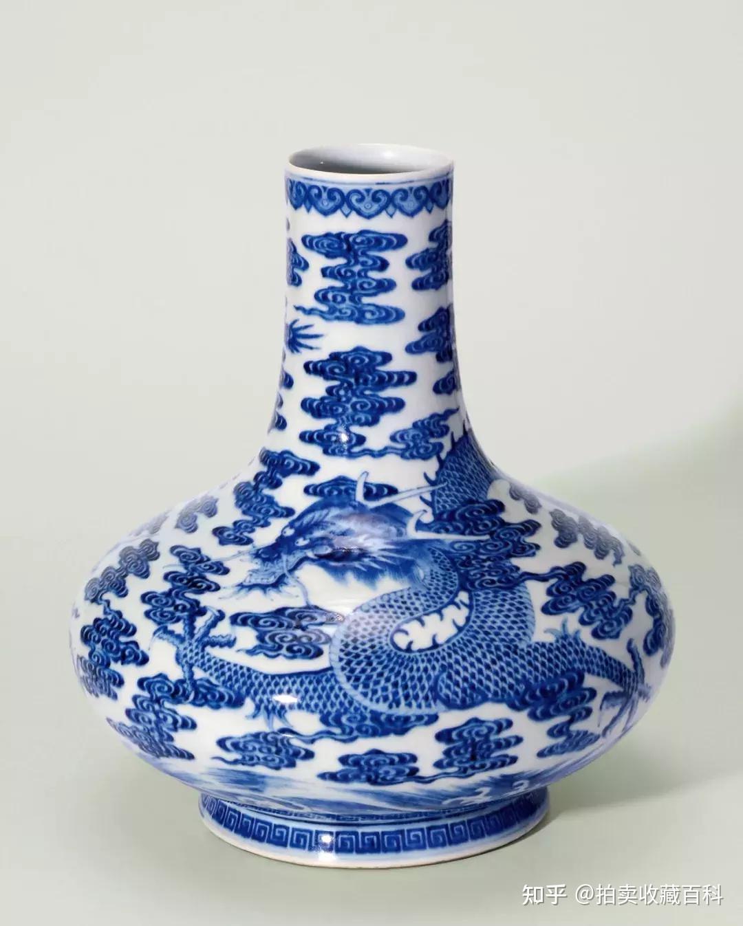 一件孤品清乾隆青花苍龙教子图荸荠瓶