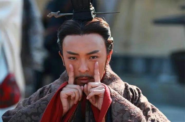 请问一个人自带邪气是什么一种感觉?