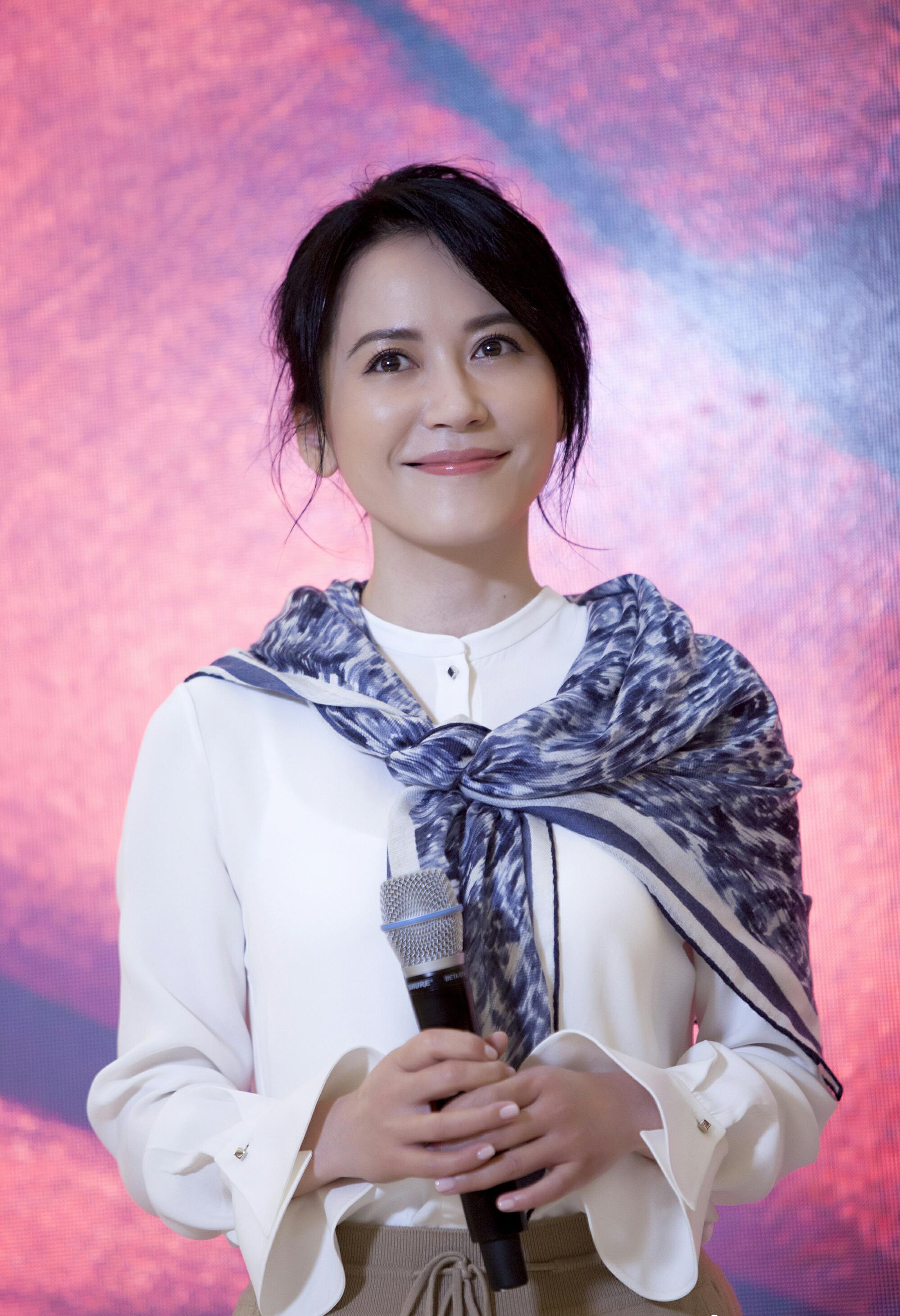 想要和俞飞鸿一样冻龄首先就要选对靠谱眼霜