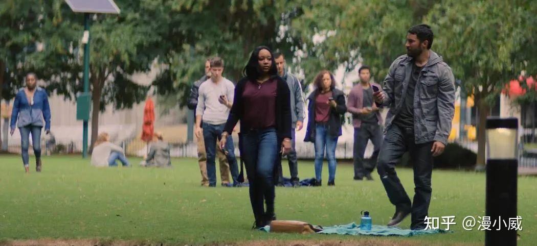 碎旗者首领死亡的时候为什么手中紧握着一个东西