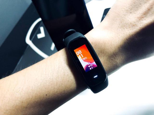 性价比首选黑加手环1snfc版体验amoled彩屏多功能nfc