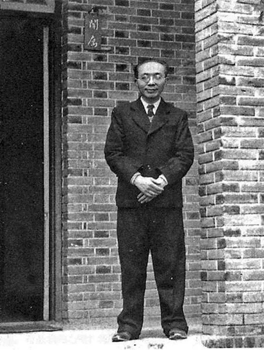 马悦然在学术道路上有两位恩师,一位是欧洲著名汉学家高本汉,另一位是