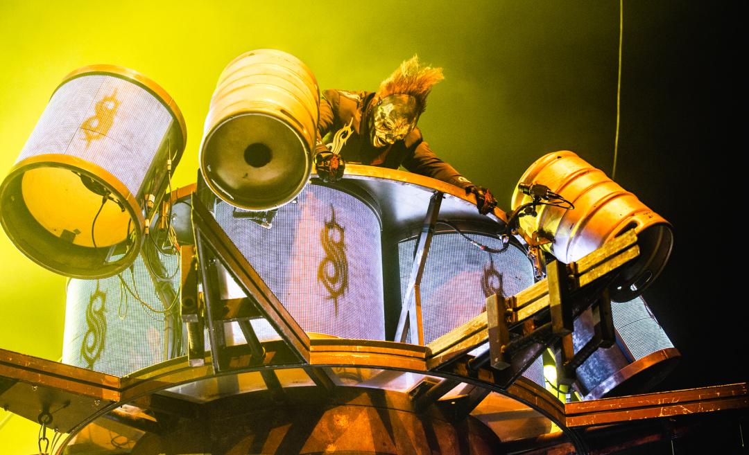 活结小丑舞台上有很多血