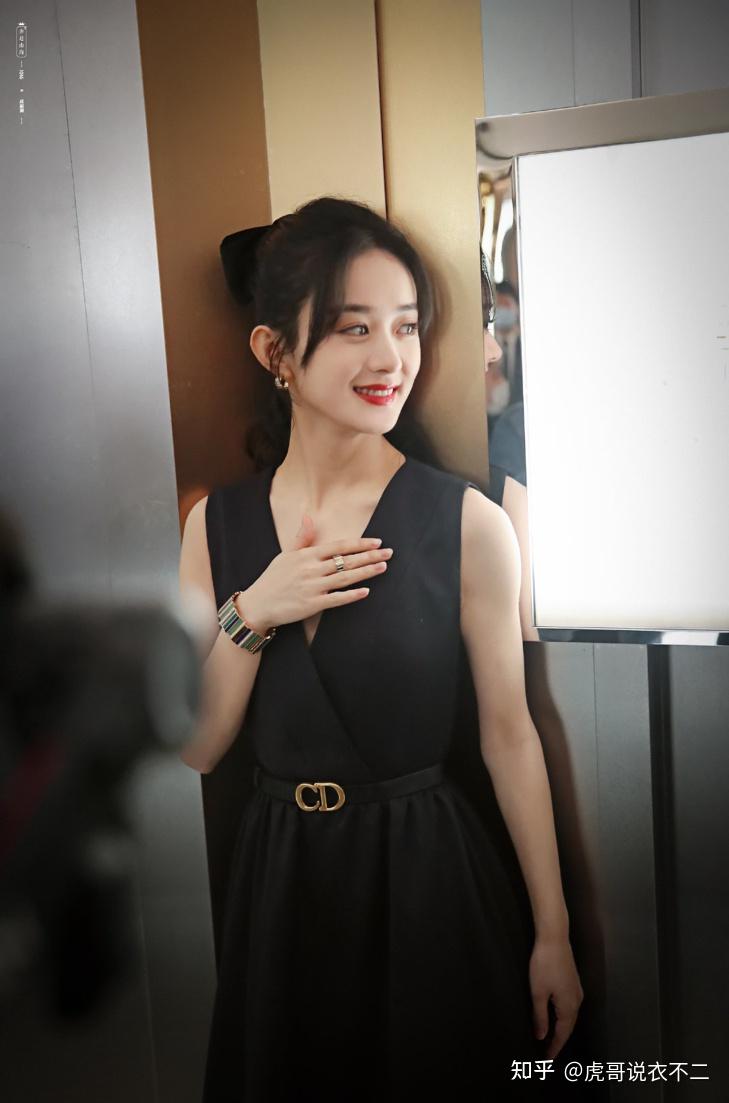 赵丽颖穿"深v"长裙优雅大方,精致的天鹅颈太吸睛,身材真是好 - 知乎