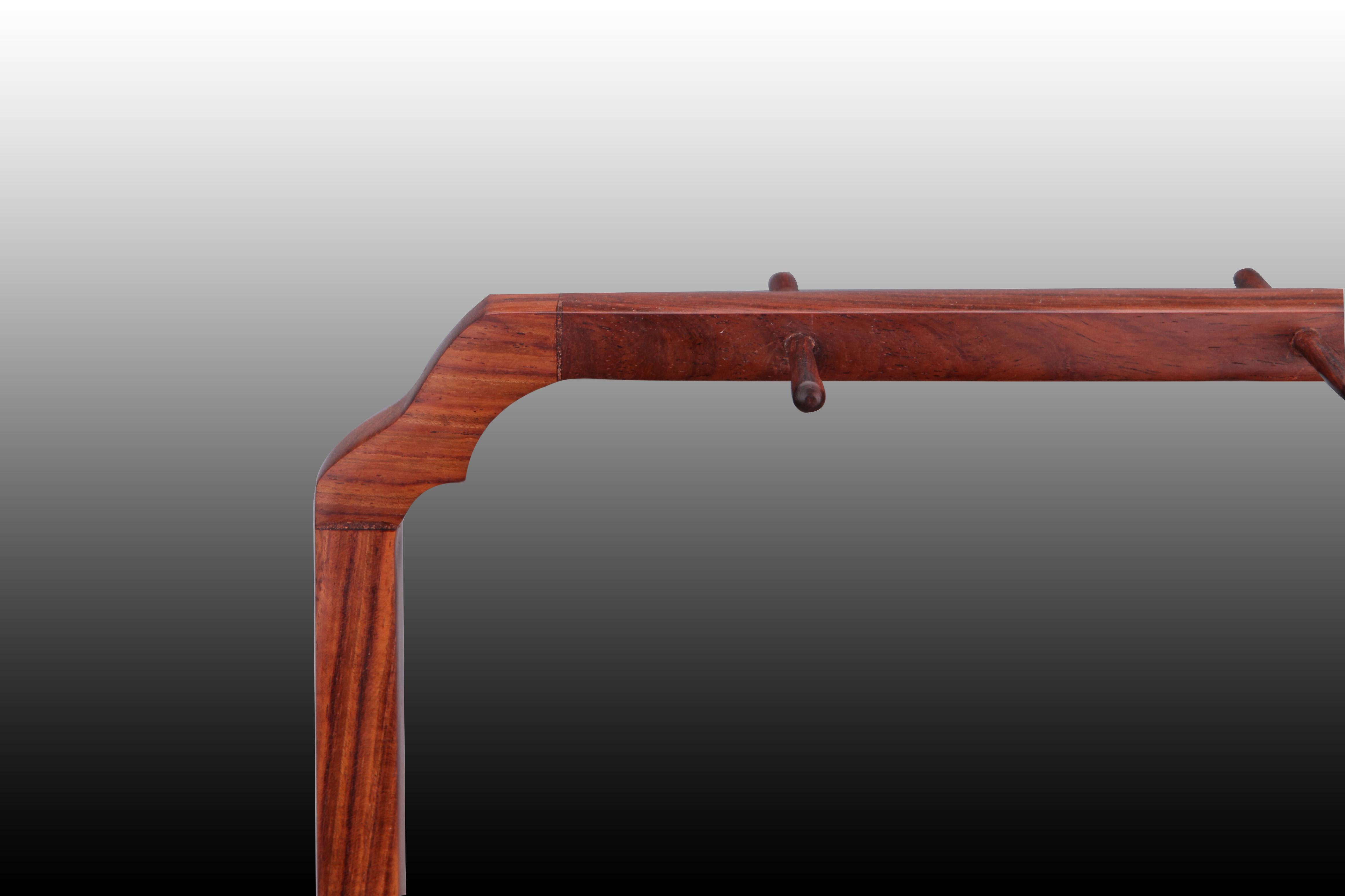 淘得一副框架料配以相近辅材海南黄花梨笔架设计出炉