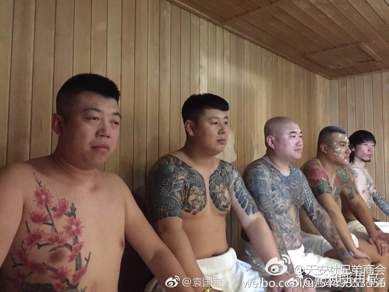 如何看待江苏昆山宝马车撞电瓶车下车打电瓶车