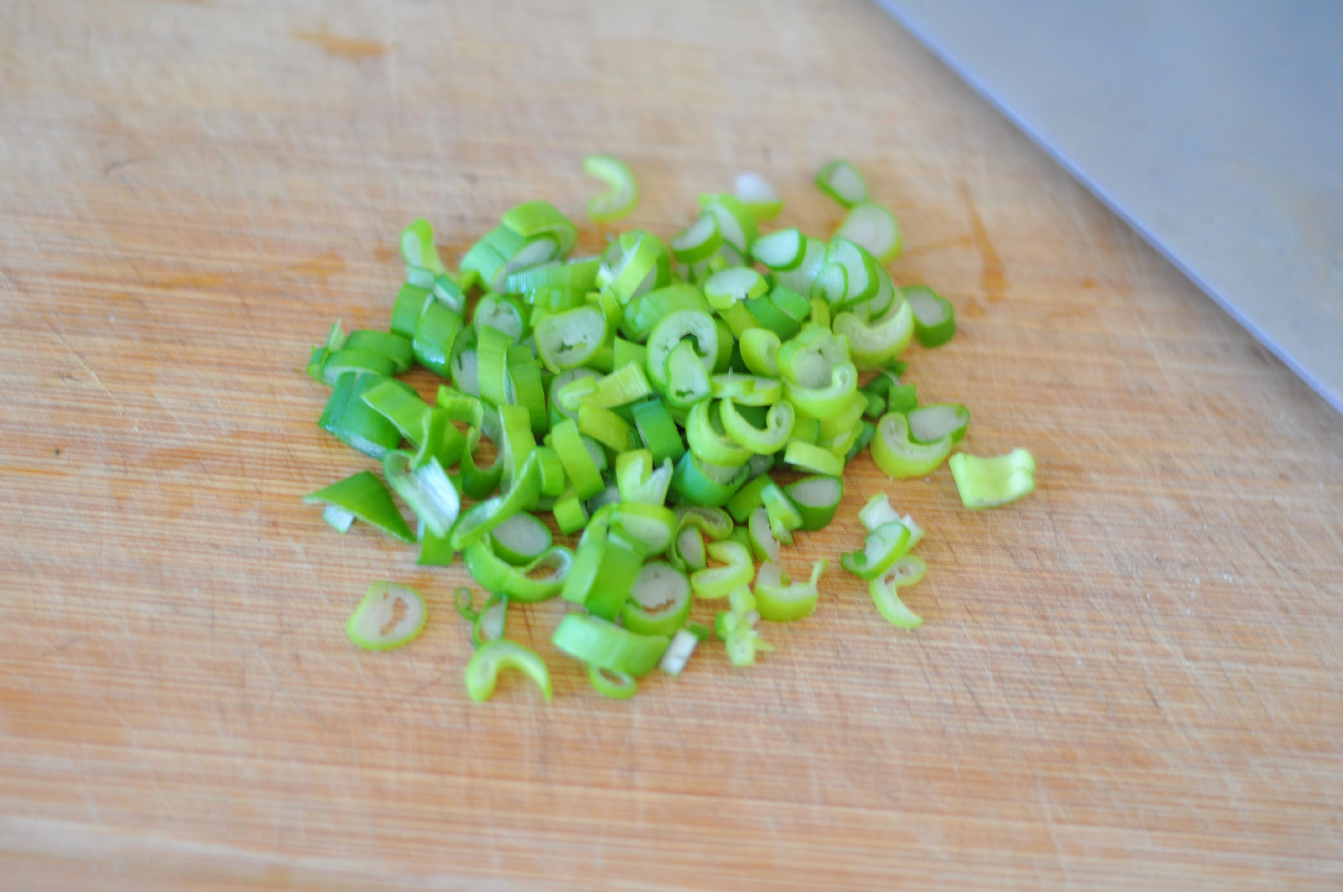 酸辣汤的做法详细 v2-9f5d38cfbbf65c1591f629e71eb48127_r.jpg