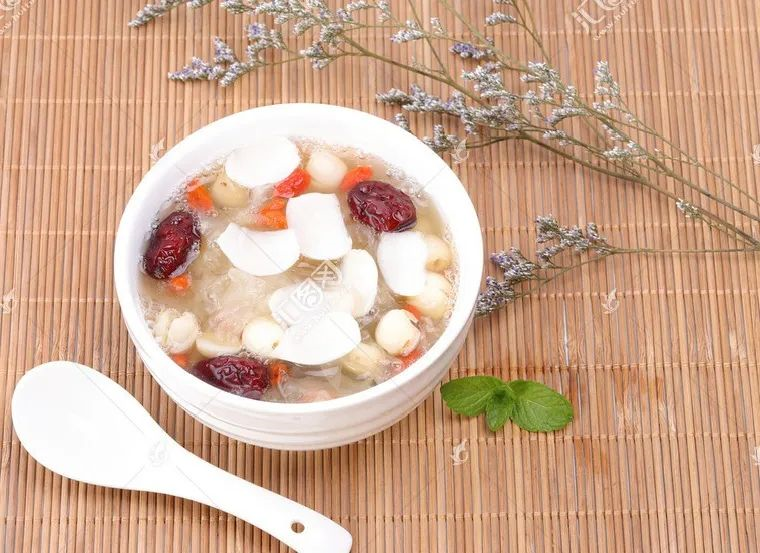 又是秋天,凉的时候感冒就容易得凉燥,凉燥可以用杏苏散,热的时候容易