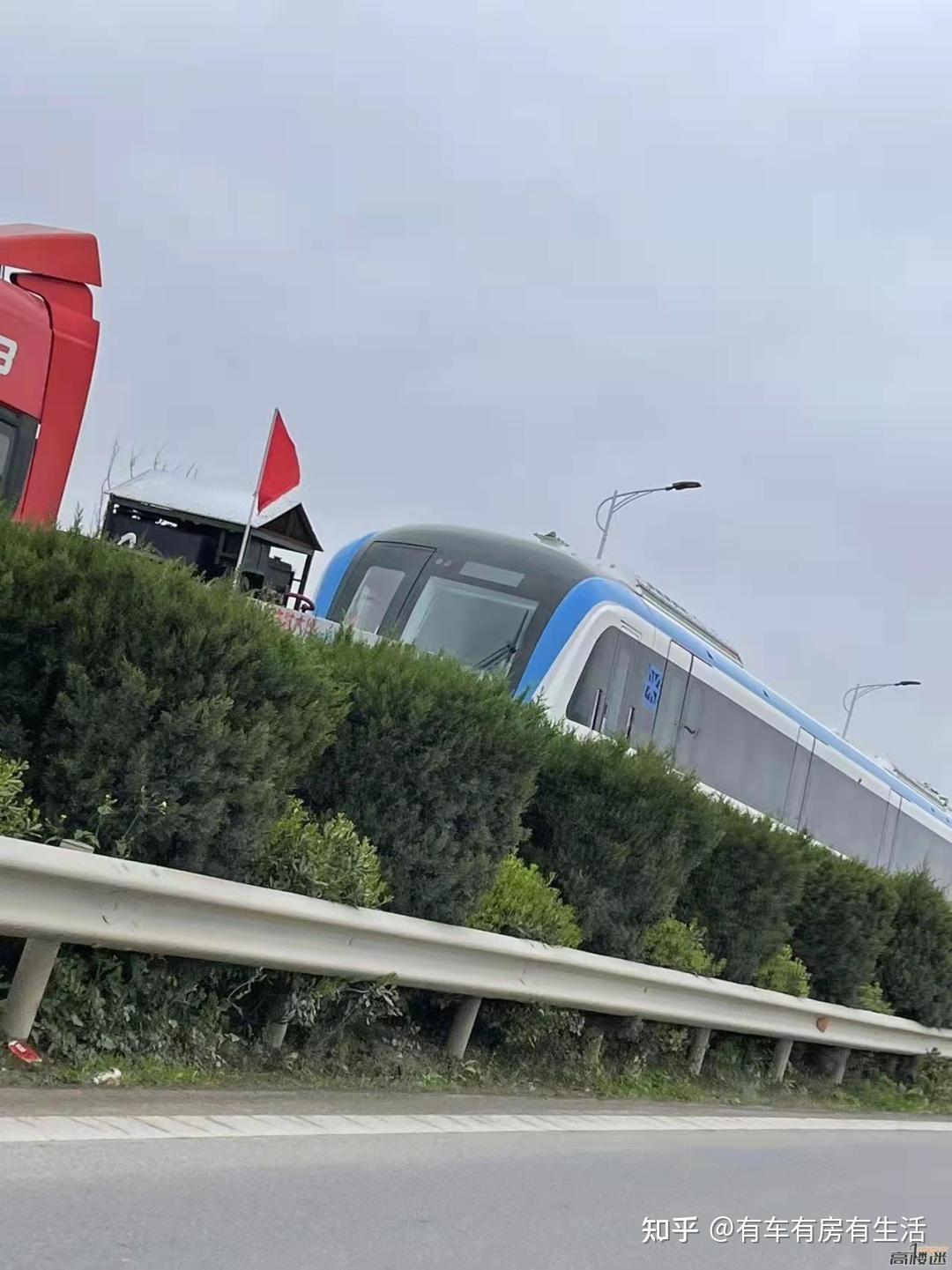 有房丨轻轨s1线冲刺6月底试运行首辆列车到台轻轨s2线环评公示