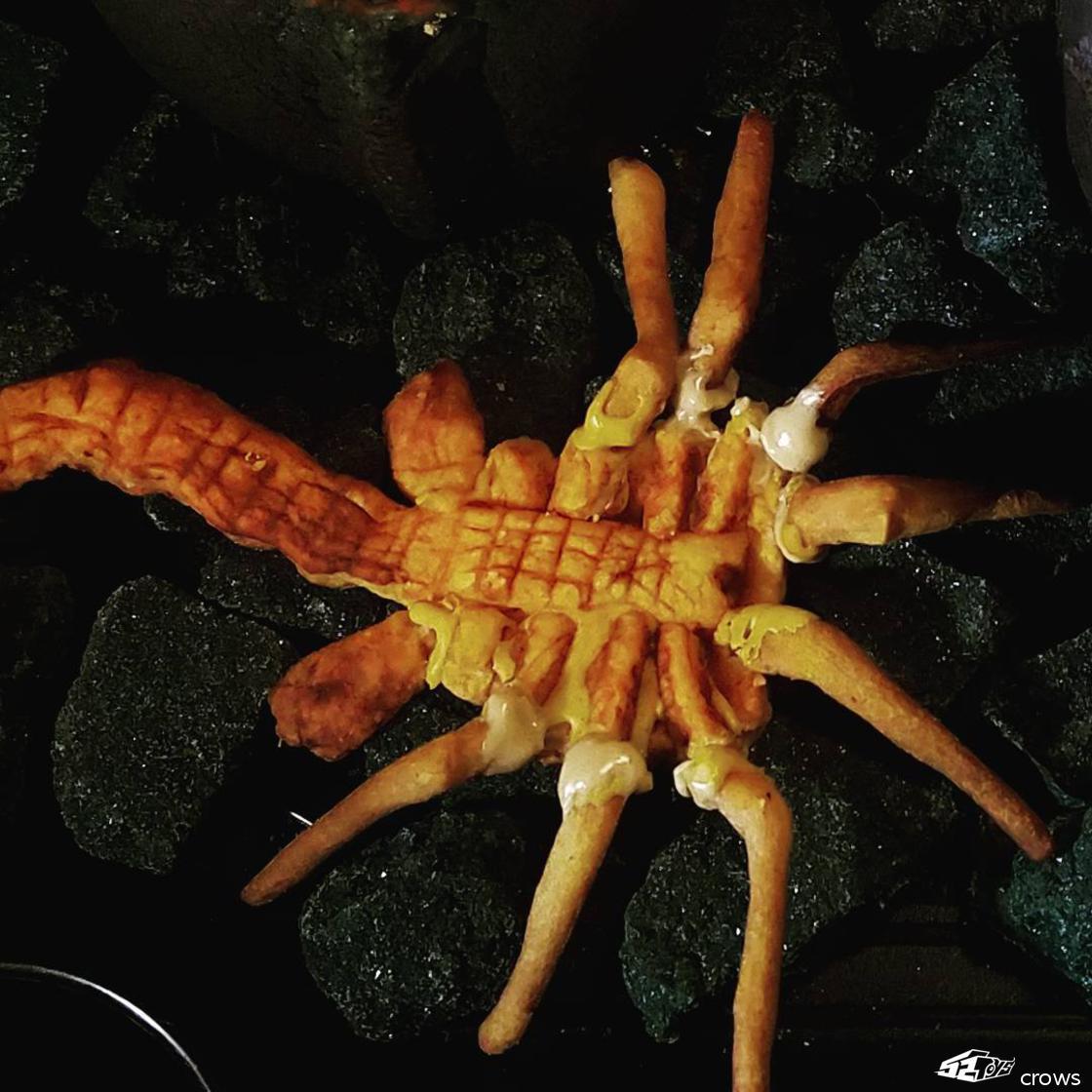 crows原文链接:今晚吃鸡 手把手教你如何烹制一只异形抱脸虫▼52toys