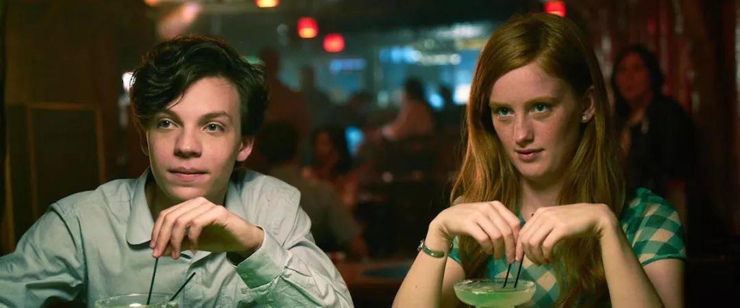 性别者的女孩间的情感故事,在制造性向谎言的同时也收获了难以名状的