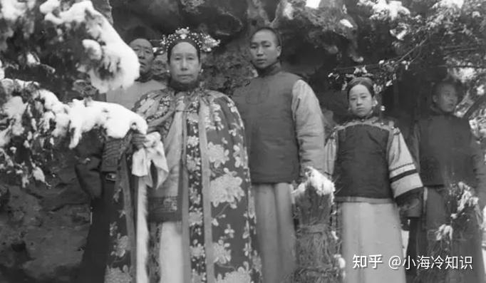 晚清太监真实相貌：相貌堂堂，图3太监将珍妃投井，图7才是李莲英 - 知乎