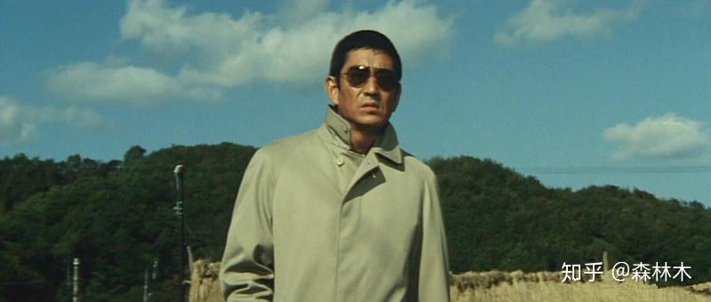 1976年,高仓健拍摄佐藤纯弥导演执导的电影《追捕》