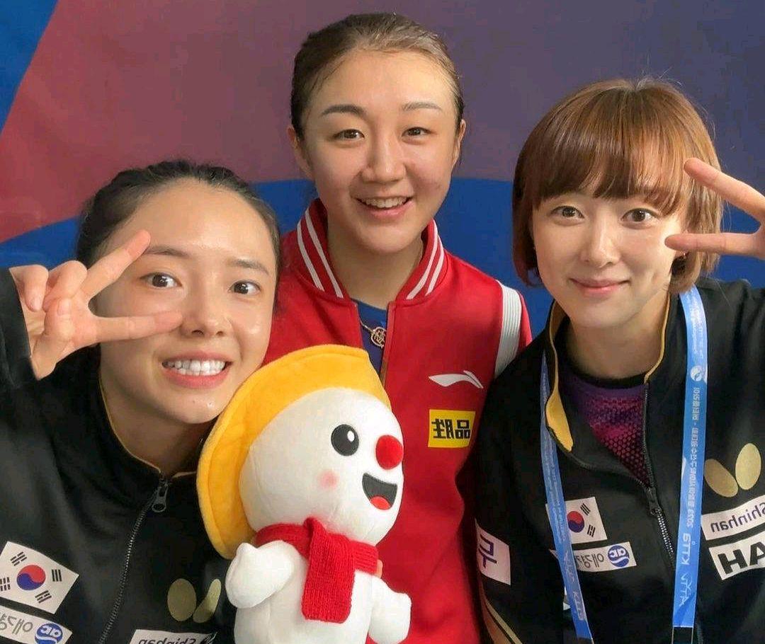 真正需要提高体能的就是王曼昱,孙颖莎在国乒五朵金花当中年龄最小