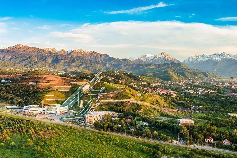 恰伦峡谷,卡拉吉耶洼地,巴尔喀什湖等自然风光,还是阿拉木图,卡拉干达