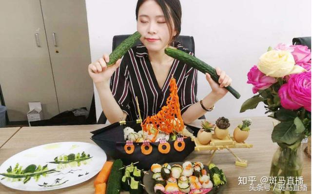 谁说当美食主播就要吃很多东西办公室小野才是另辟蹊径