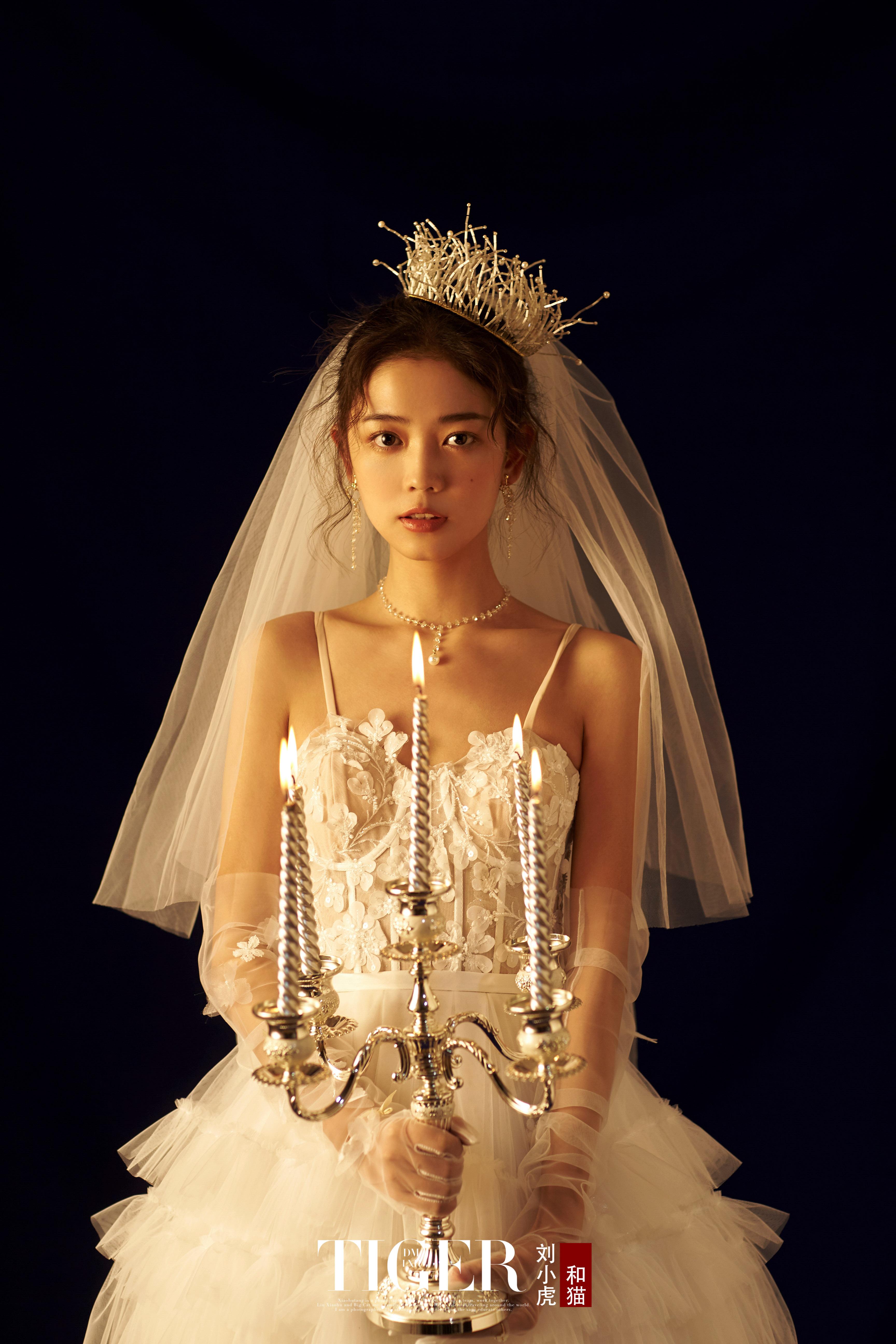 复古风婚纱照也正是如此才收到年轻人的喜爱即有着时尚的气息,又有着