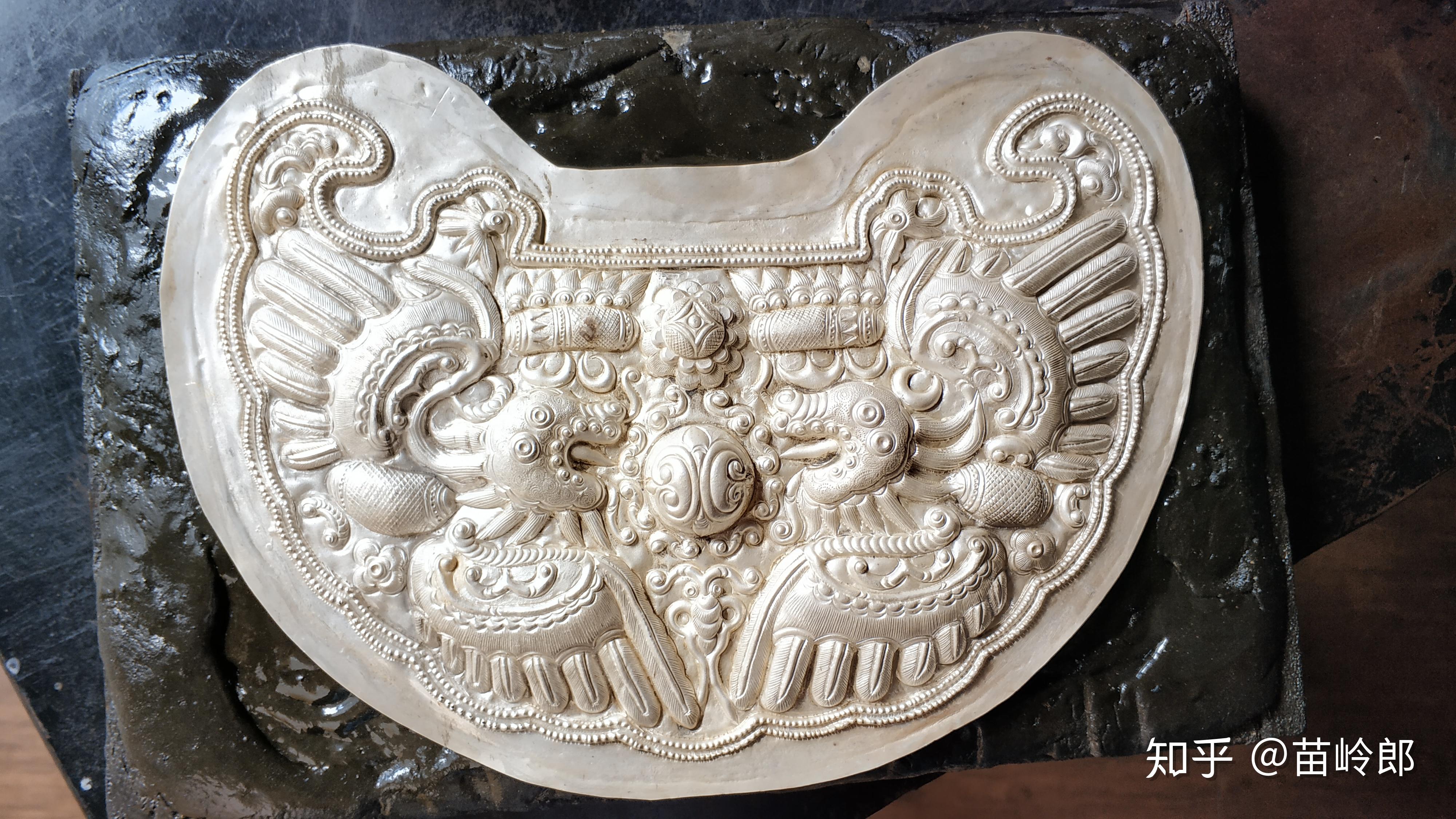 非遗银饰苗族银饰锻造技艺浮雕錾刻工艺