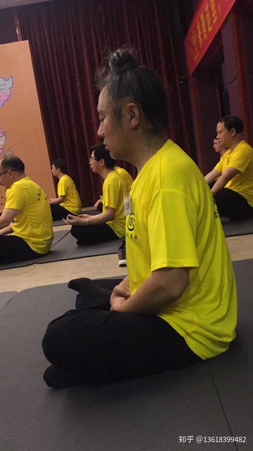 打坐,是一种静功,也称