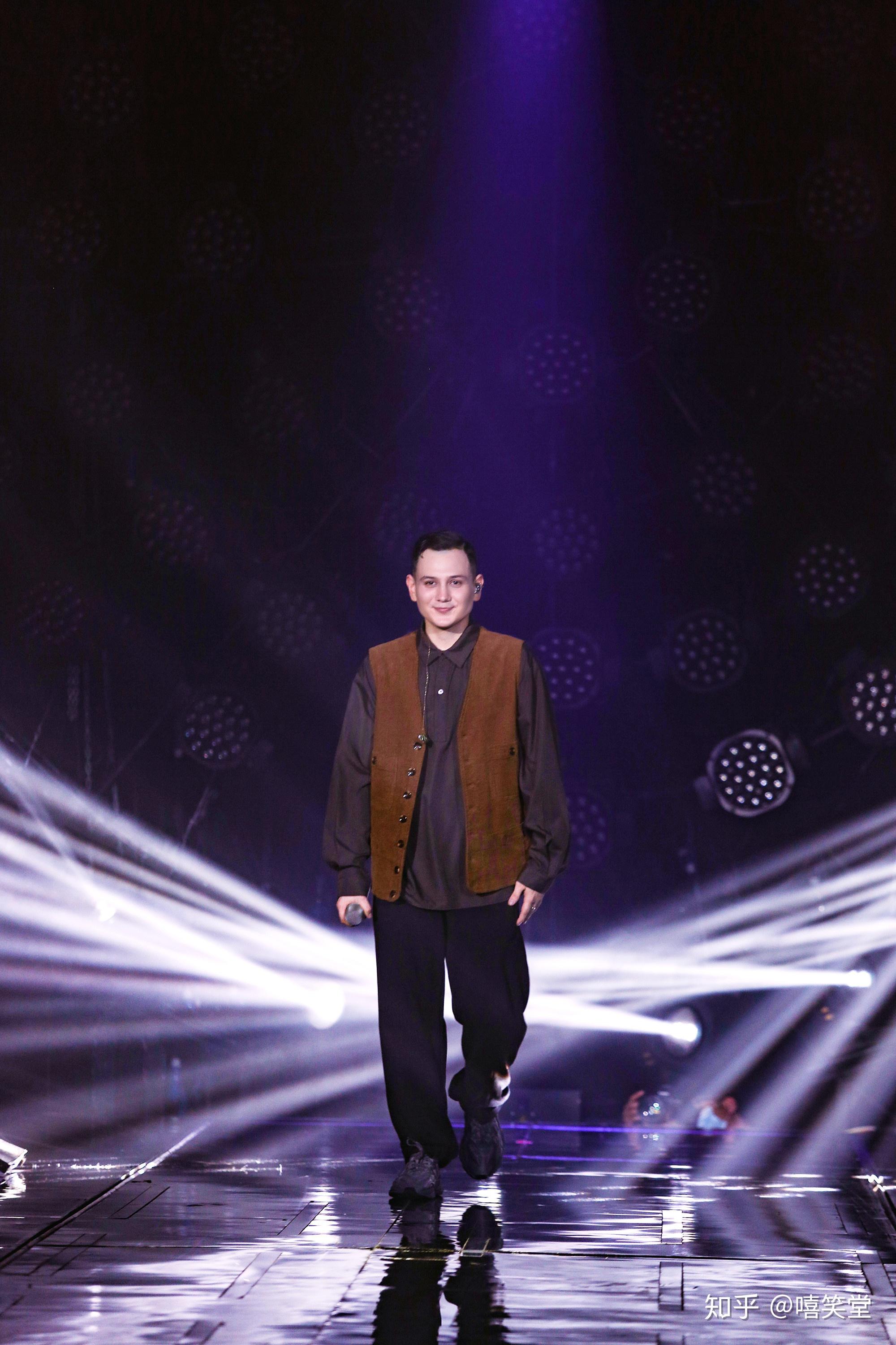 登上《歌手》舞台,艾热究竟经历了什么