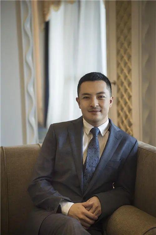 秦驷 角色设定:富大龙秦驷:"兄弟 是这个时代造就了我这样的人呀 没有