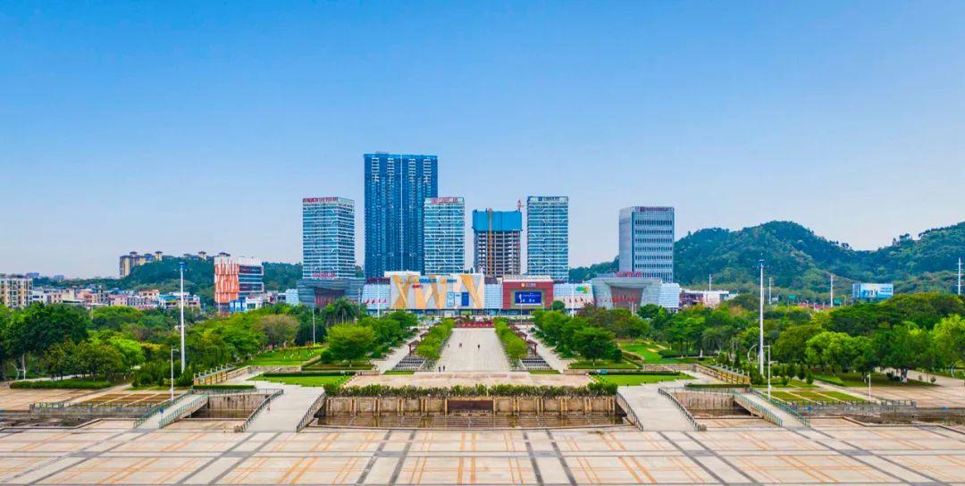 有自然景观的地方,往往远离城市之心.