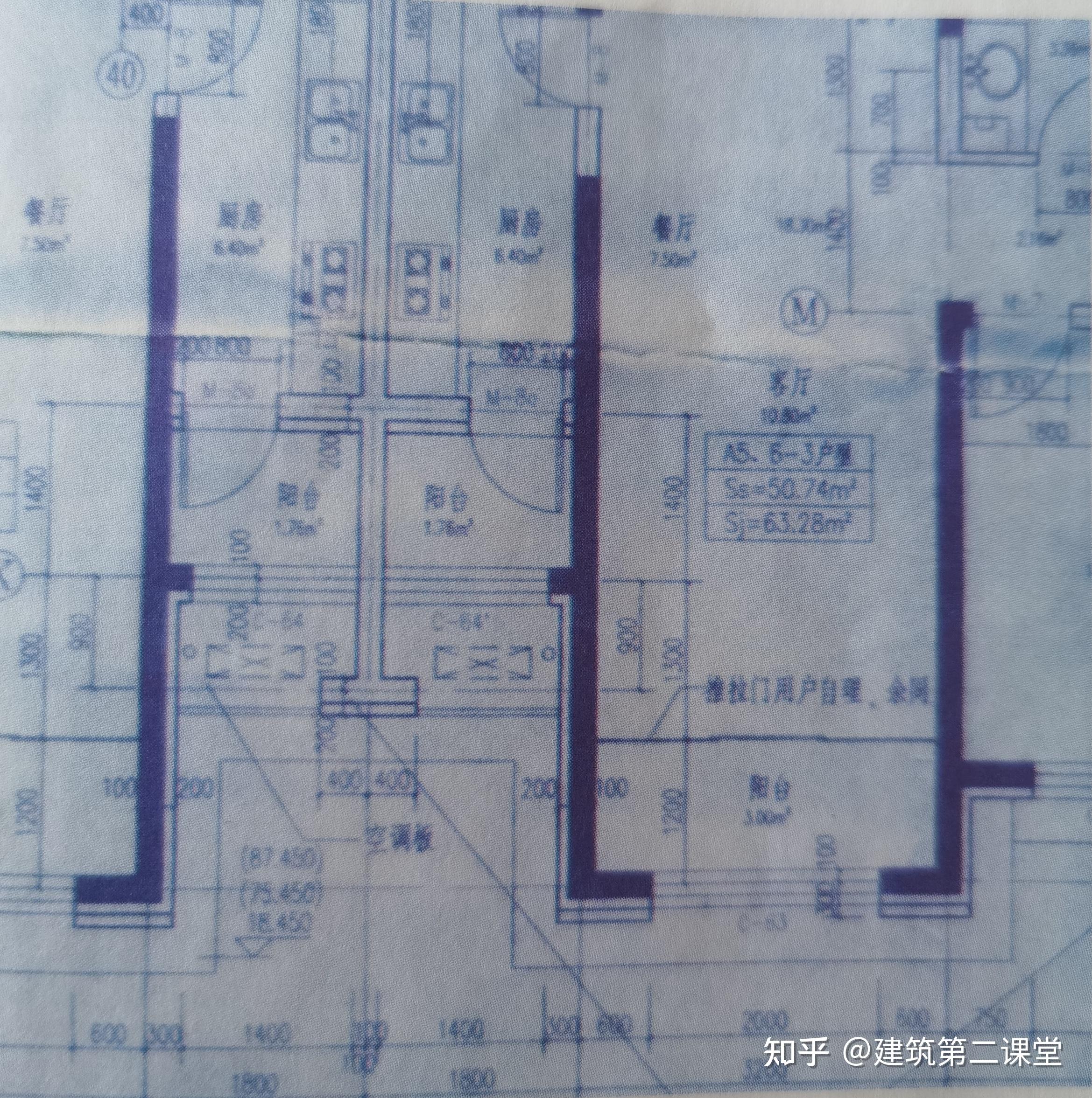 (1)如果阳台在剪力墙包围之内,则属于主体结构内,应计算全面积,如图:3