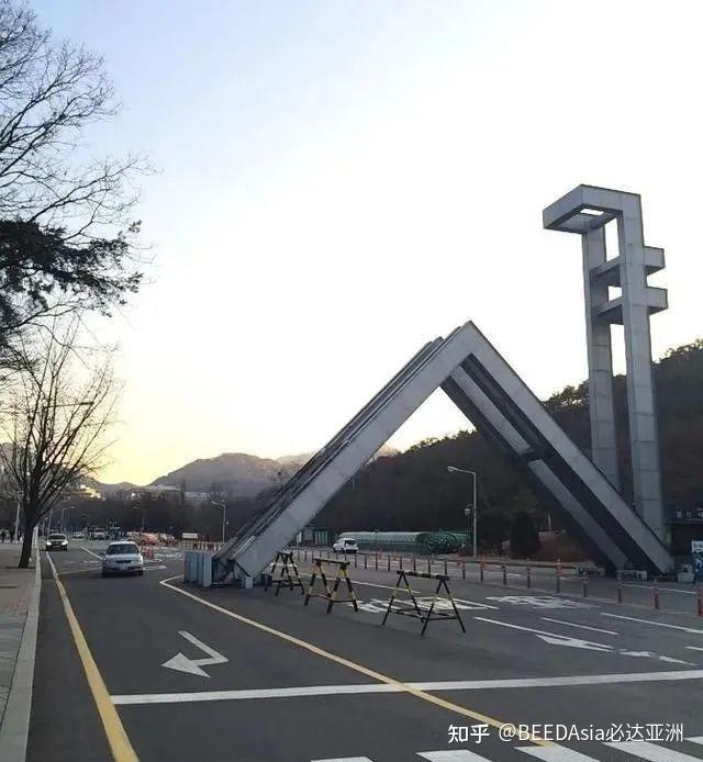 那些顶级大学的“门面”是如何设计的? - 知乎
