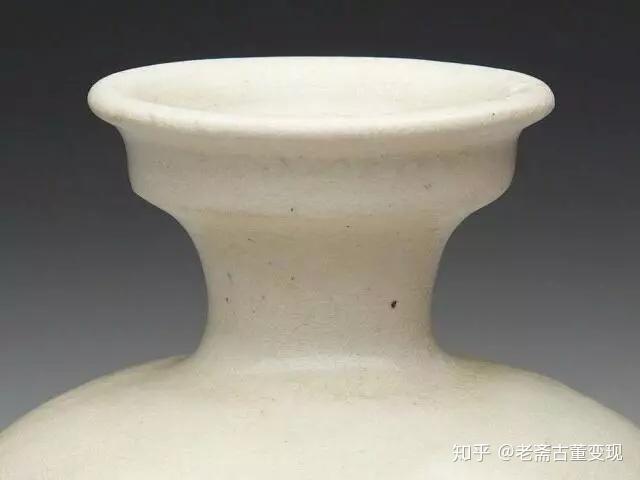 古董邢窑／白釉兽面双耳￼￼￼盖／花瓶￼ 古董邢窑／白釉兽面双耳￼￼￼盖／花瓶￼ 古董邢窑／白釉兽面双耳