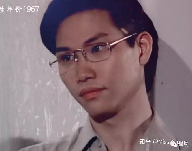 古装都带眼镜…颧体骨体扎实肥厚除却上一种,还有一种是颧体骨体扎实