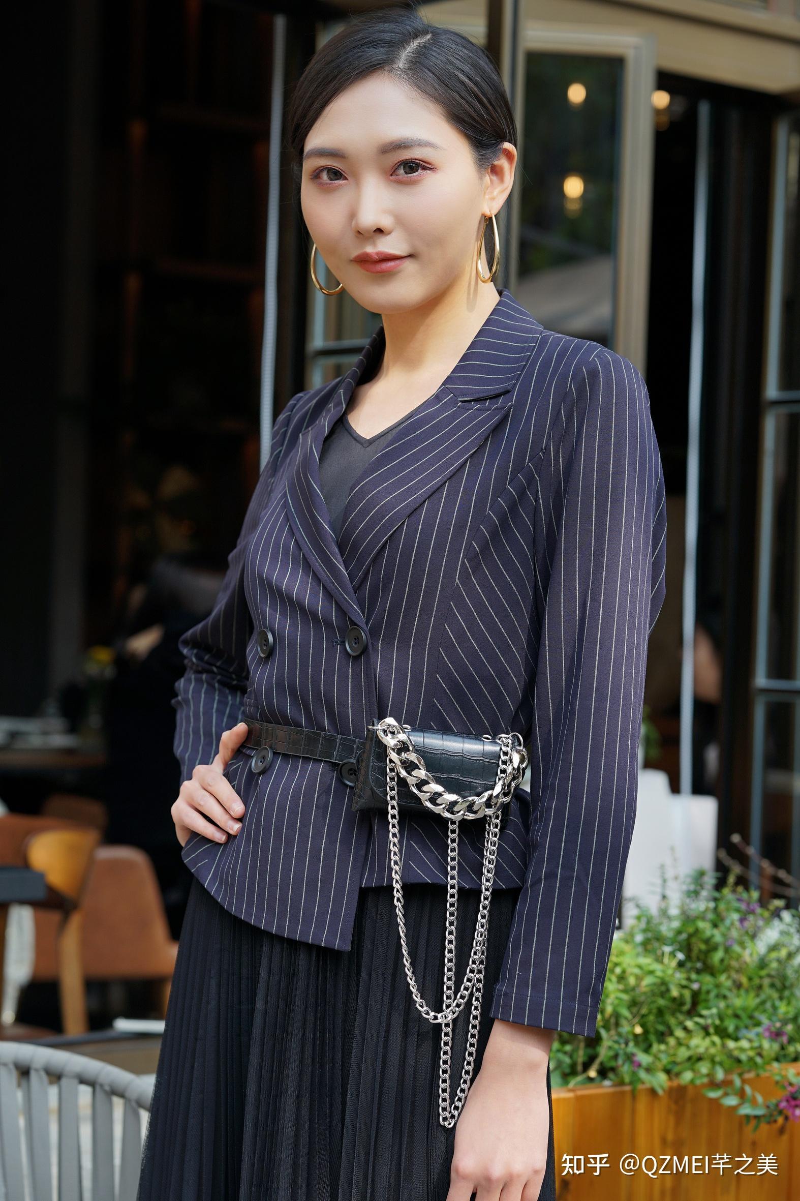 新品 |职场的从容和法式的精致,从一身西服搭配压褶裙套装开始 - 知乎