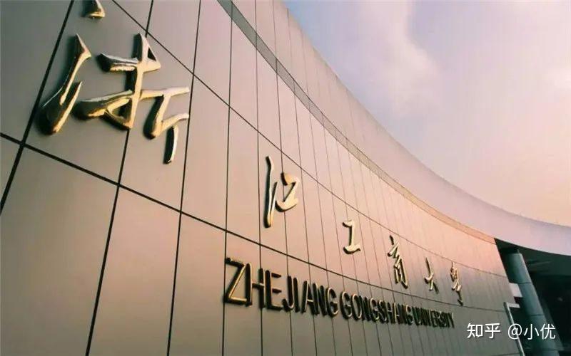 学校坚持走特色办学之路,以经济学,管理学学科为主,法学,工学等多学科