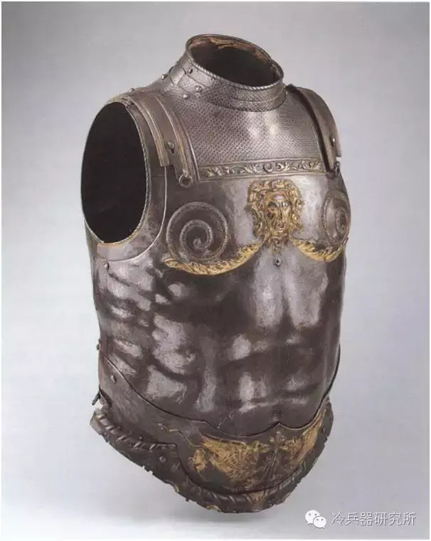 污古希腊的铠甲竟有奶头和肚脐