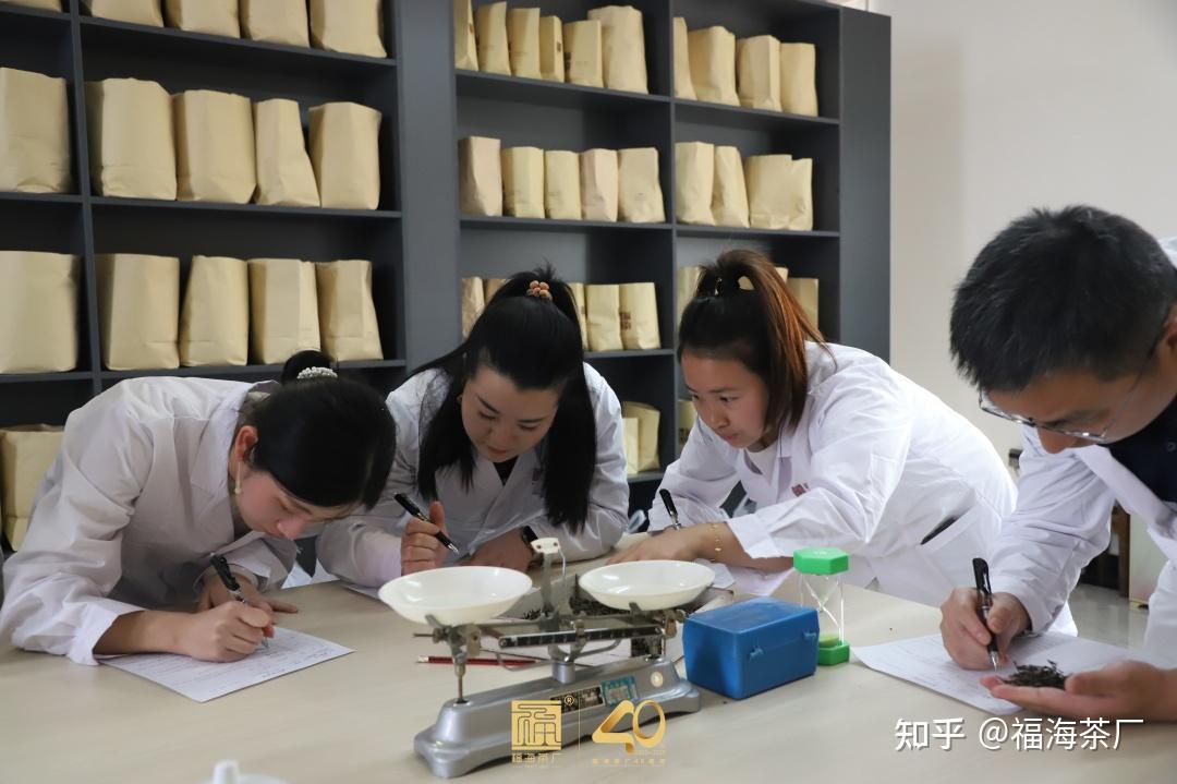 探寻三月的星座奥秘：了解白羊座与双鱼座的魅力与性格特征 (探寻三月的星空作文)
