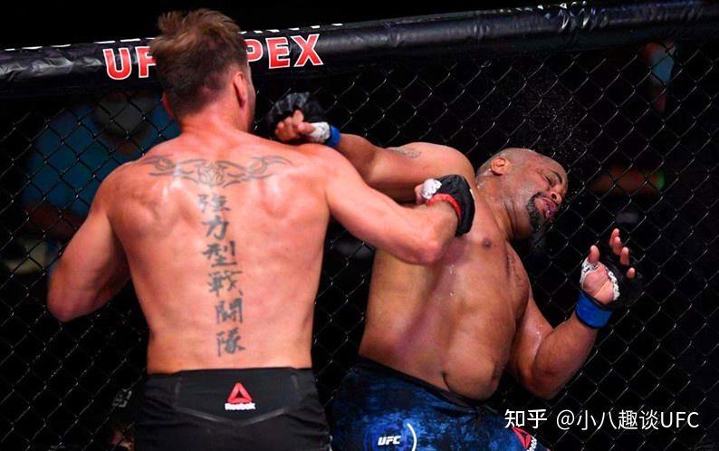 比如"小战警"米欧奇与dc科米尔的战争,一番战dc科米尔ko了"小战警"米