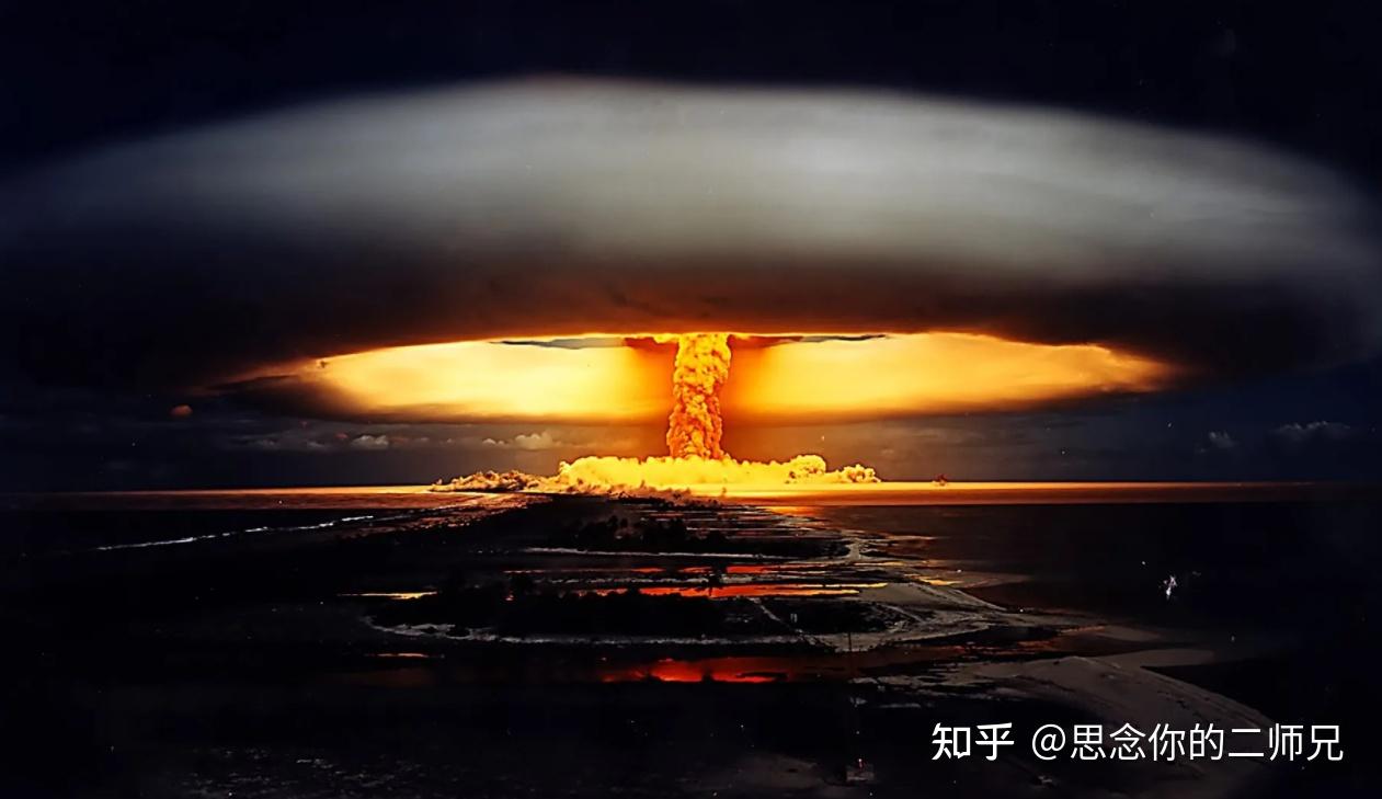 核弹所造成的威力是比脏弹要强大数以百万倍的爆炸,且核弹的辐射云