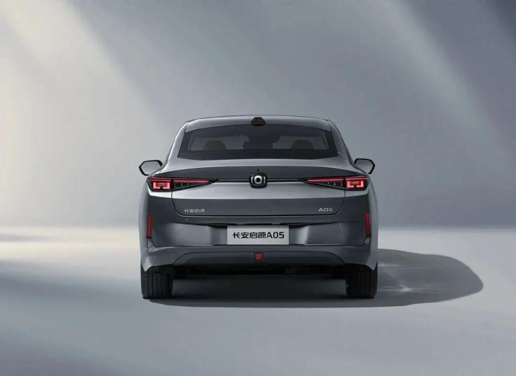 同门之下油电之争长安逸动plus和启源a05如何选