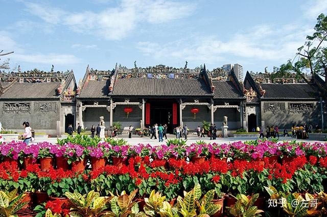 山海之间的广东是一个人杰地灵的风水宝地,独具岭南特色的山水,文化