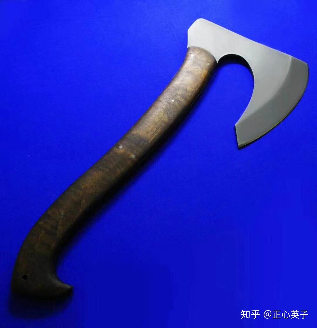 80vrv2(等寬一體龍骨),楓木貼片硬度:60刃材:80crv2刃厚:7mm全長:37cm