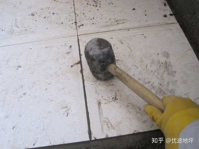 地砖干铺和湿铺到底有什么区别？自己家铺地板再也不求人帮忙了 - 知乎