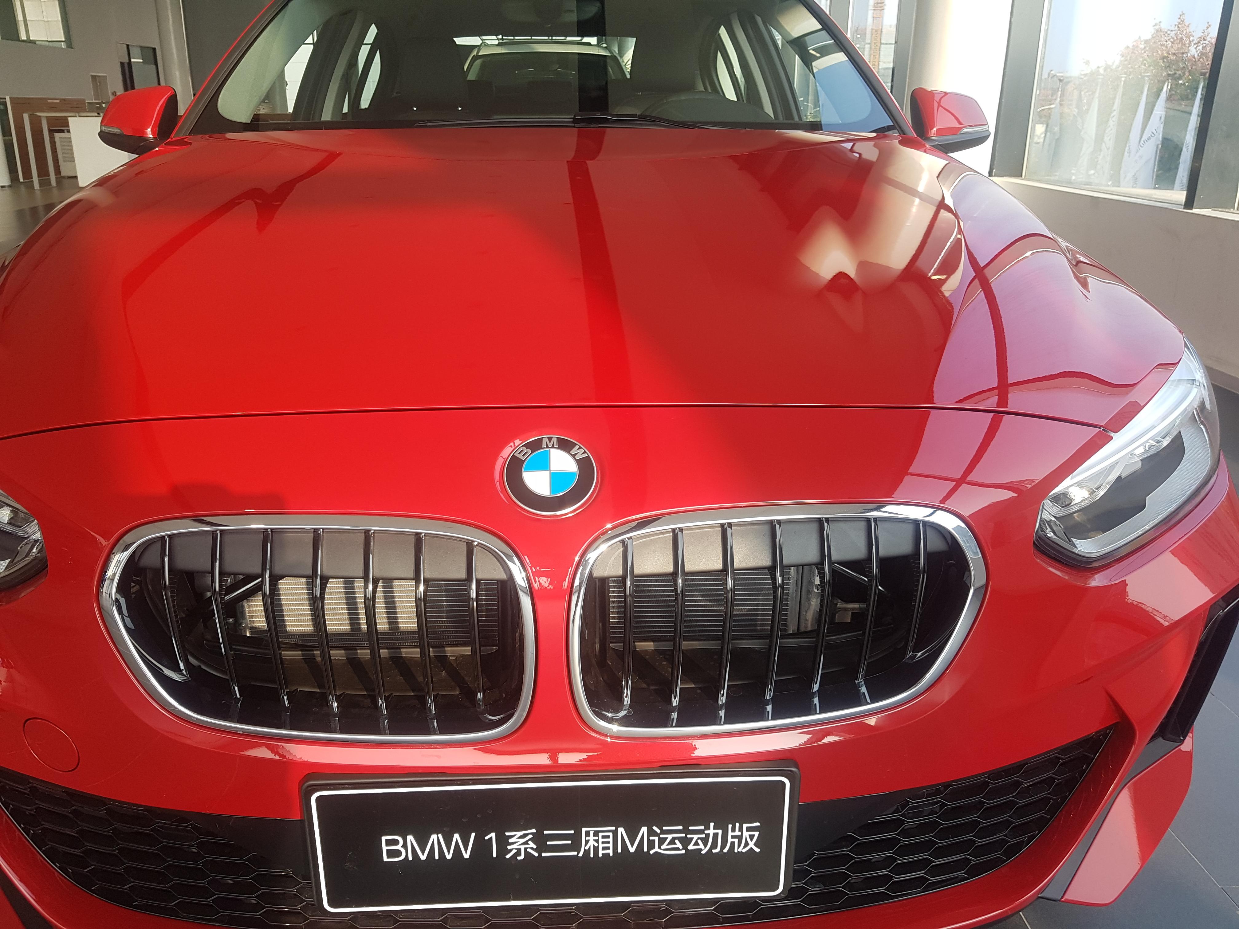 2021款宝马1系实车到店墨尔本红很大气搭载15t20t发动机