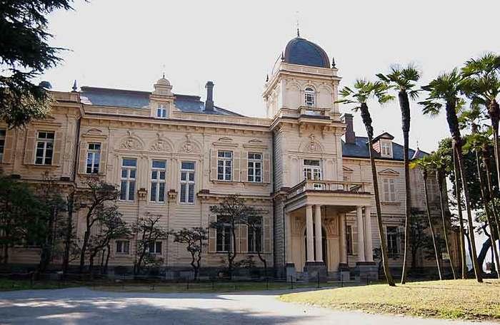 这里就是三菱财阀岩崎家的本邸,气派的豪宅是由建造了鹿鸣馆的英国